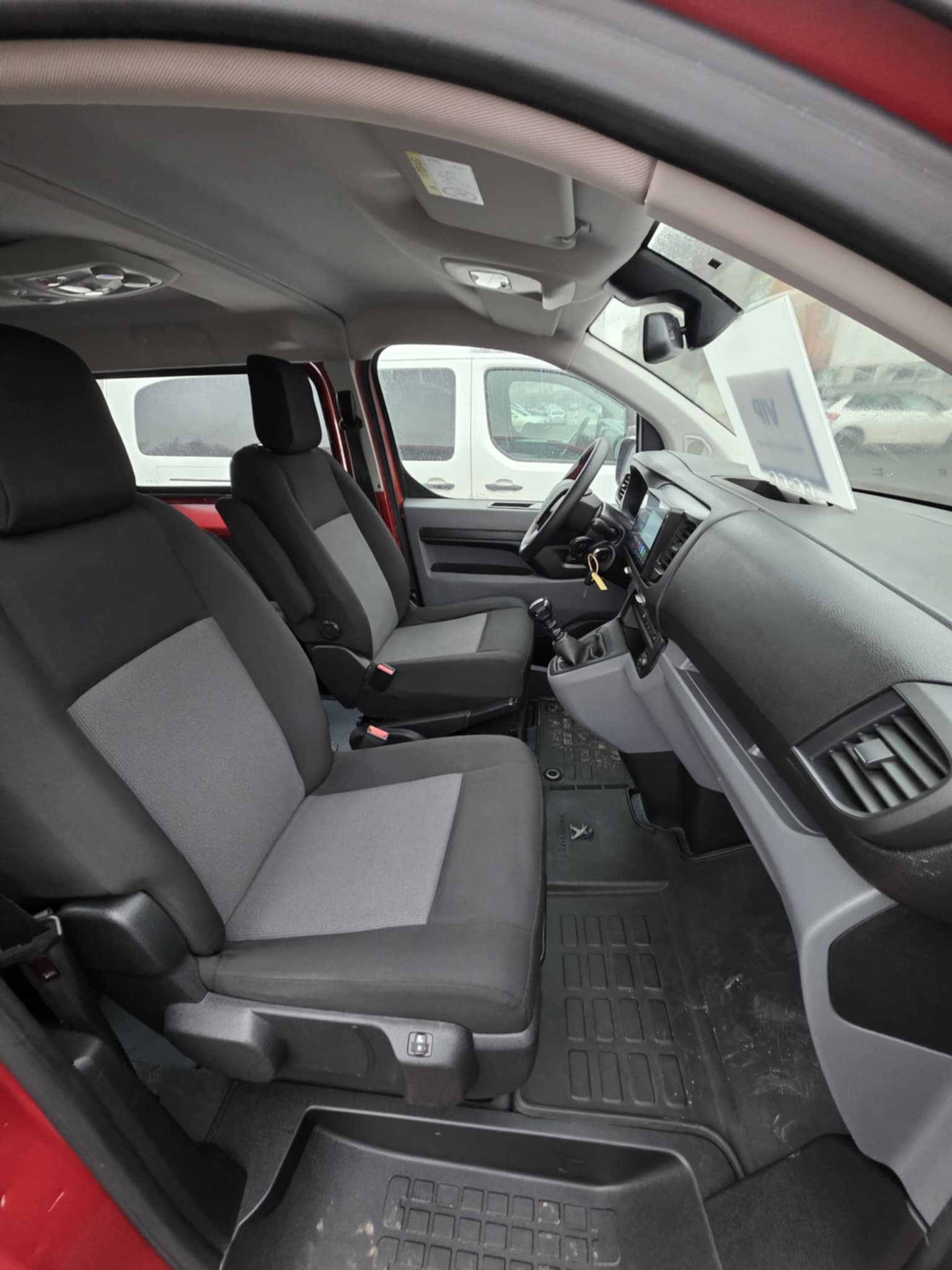 peugeot_expert_cerveny_pronajem_8